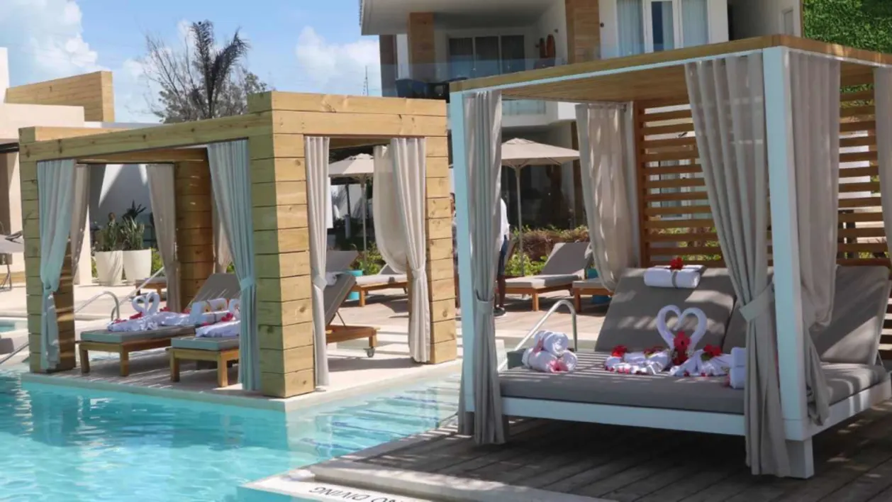 Poolisde cabanas at Alaia Resort in Belize